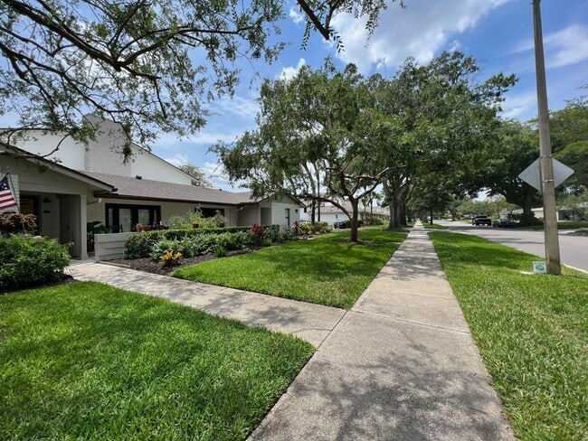 Building Photo - Audubon Park 2/2 Corner Unit Villa with La...