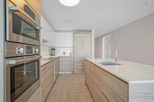 Building Photo - 10201 E Bay Harbor Dr