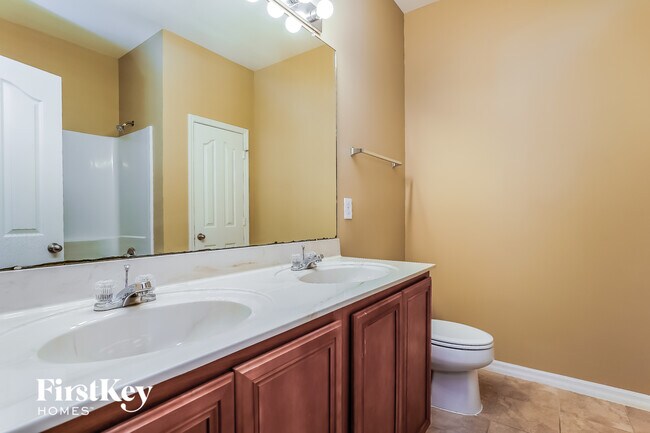 Building Photo - 16092 Badalona Dr