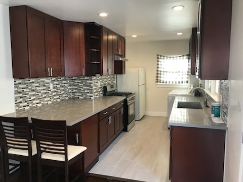 Building Photo - 2101 W Huntington Dr