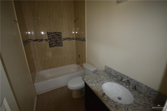 Building Photo - 10 Upas Dr