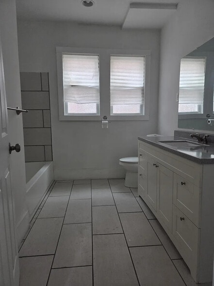 Bathroom - 2030 Hazelwood St