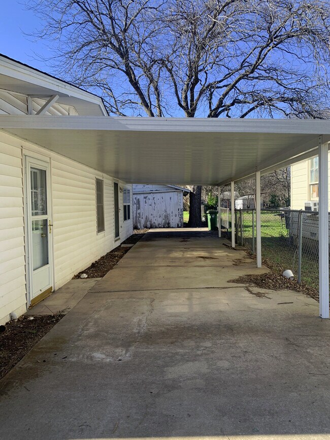 Building Photo - Single Family Home