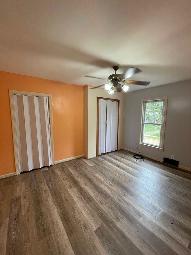 Building Photo - 456 Woodlane Ave