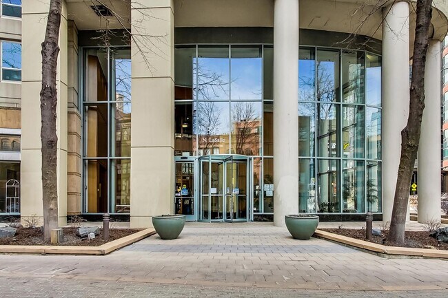 Building Photo - 345 N La Salle Dr