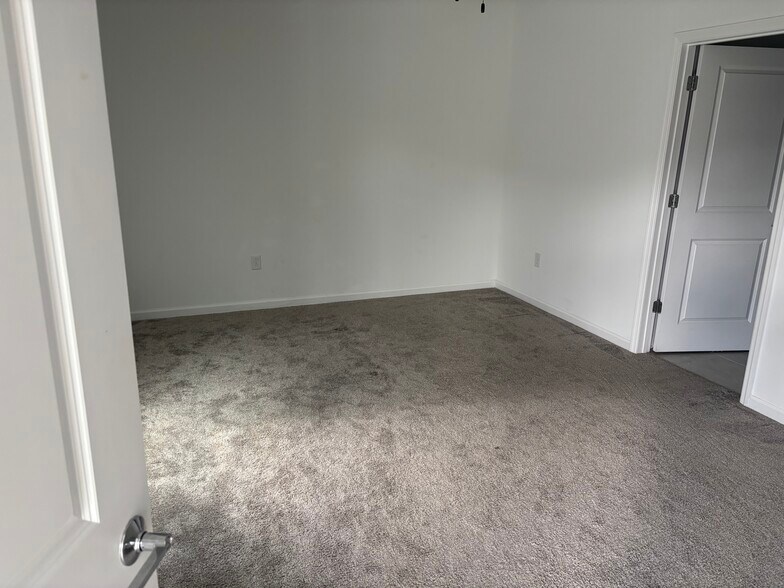 Building Photo - 1081 Berry Ln