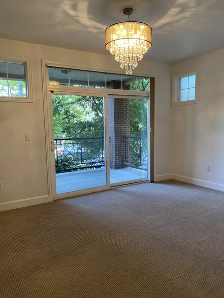 Access to balcony from master bedroom - 1735 N Ogden St