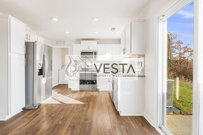 Building Photo - 30 Benedict Ln