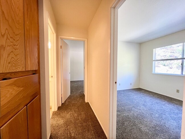 Building Photo - Spacious 4-Bed, 3-Bath Single-Family Home ...