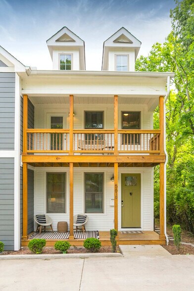 Building Photo - 559 Veritas St