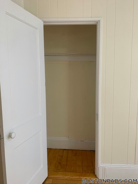 Building Photo - 437 Cambridge St