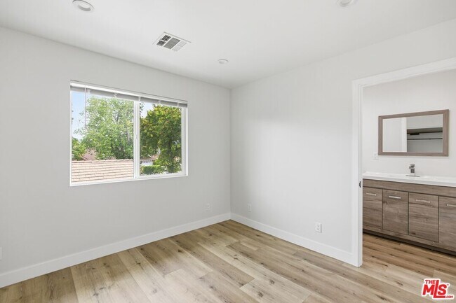 Building Photo - 8337 Gladbeck Ave