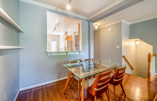 Building Photo - Comfortable Condo Living in Convenient Alexandria Location