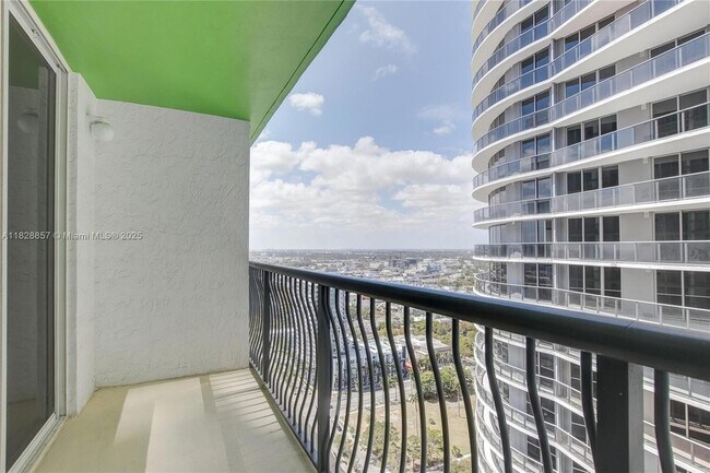 Building Photo - 1756 N Bayshore Dr