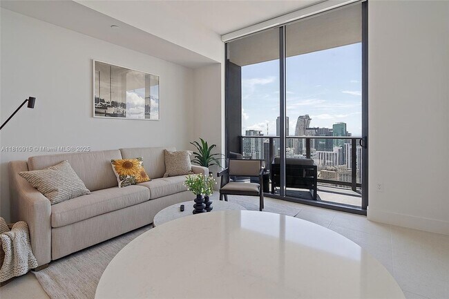 Building Photo - 601 NE 1st Ave