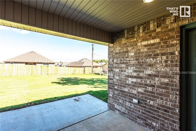 Building Photo - 44 Watson Ln