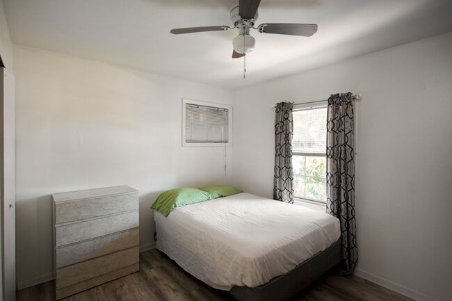 Building Photo - Private 1 bedroom with Bathroom and a Shared kitchen with other 3 bedrooms