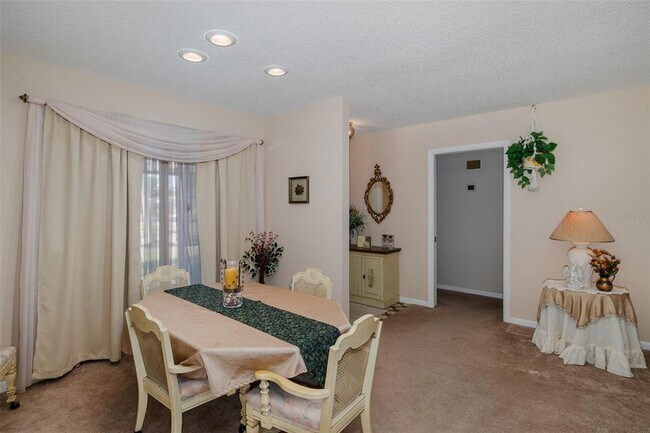 Building Photo - 8015 San Fernando Dr