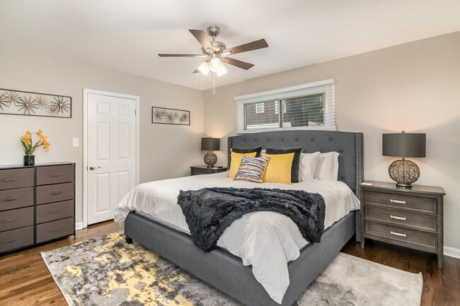 Building Photo - 649 Edgebrook Terrace