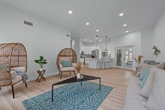 Building Photo - Chic Stylish Pool House newly renovated