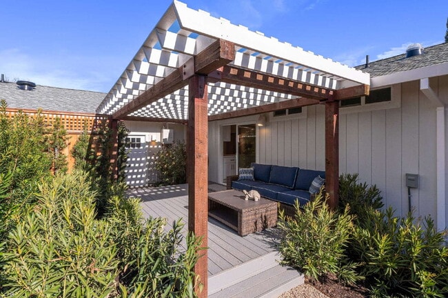 Building Photo - Sonoma 4 Bed 2 Bath Home.