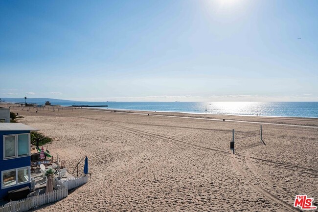 Building Photo - 6419 Ocean Front Walk