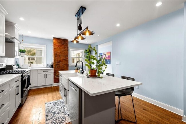Building Photo - 1207 Linden Pl