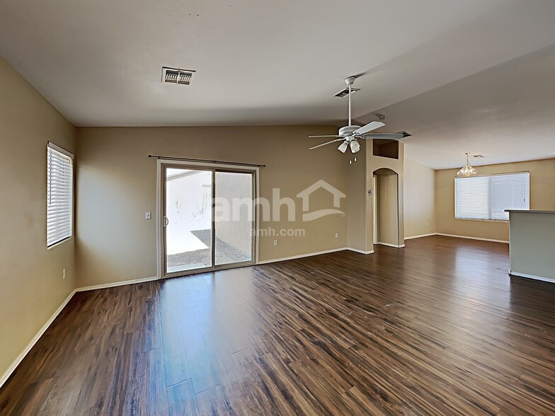Building Photo - 11110 W Willow Field Dr