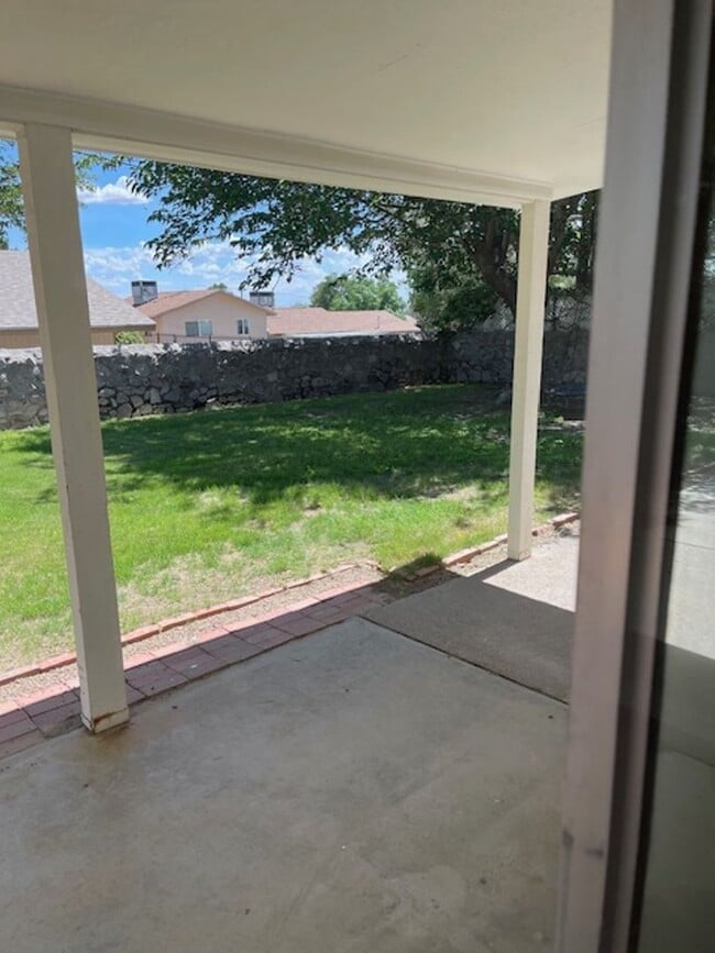 Building Photo - 2735 Ardis Dr