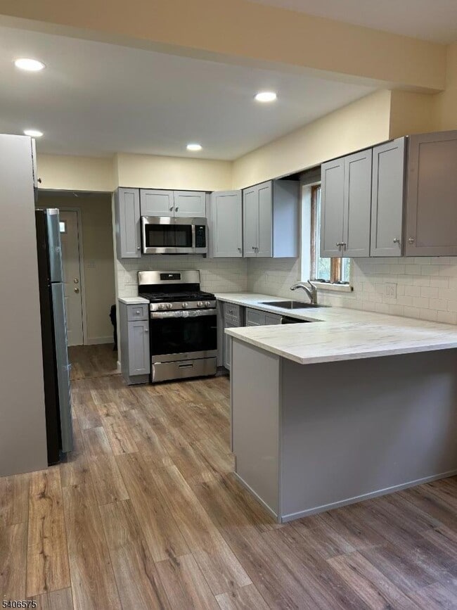 Building Photo - 225 E Northfield Rd