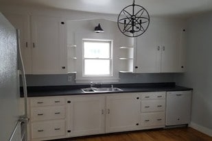 Kitchen - 320 Center St