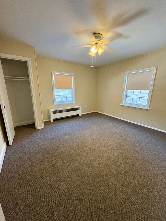 Building Photo - 418 N Ogle Ave