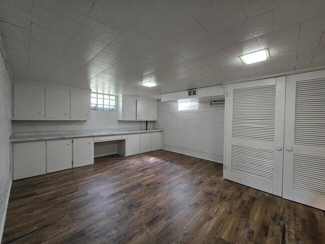Building Photo - 22419 Fairway Dr