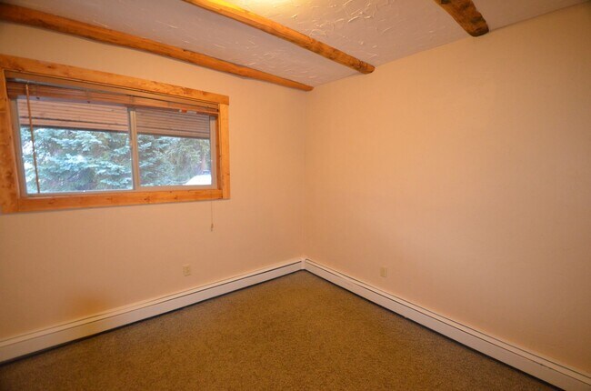 Building Photo - 471 High Point Dr