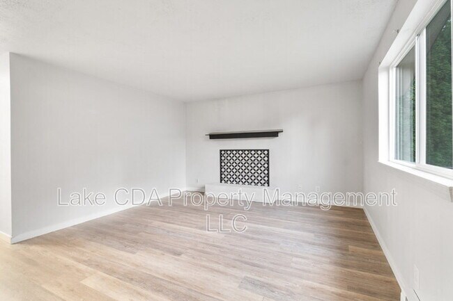 Building Photo - 1099 Woolsey Dr