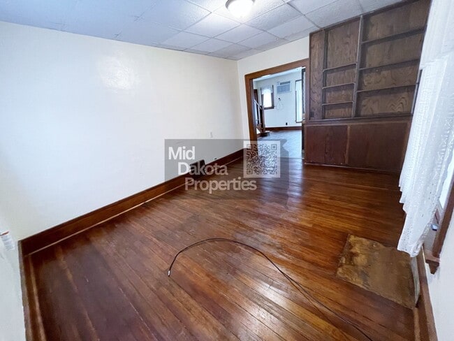 Building Photo - 1016 S Duff- 4 bedroom House