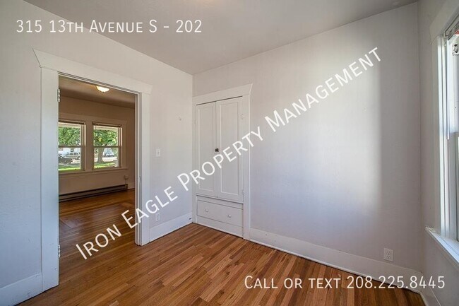 Building Photo - 315 13th Ave S
