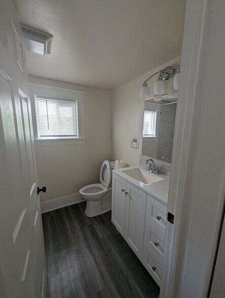 Primary Bath - 2214 Hamilton Rd