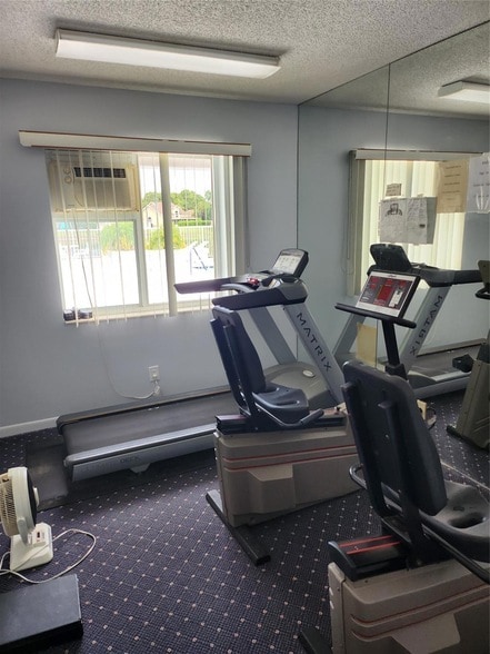 Building Photo - 13770 Oneida Dr