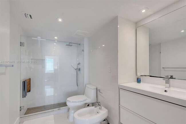 Building Photo - 2301 Collins Ave