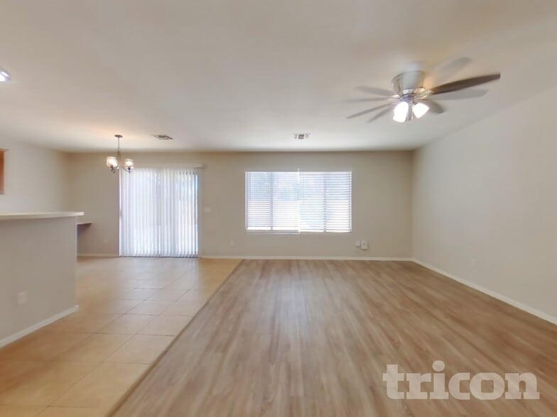 Building Photo - 43714 Cale Dr