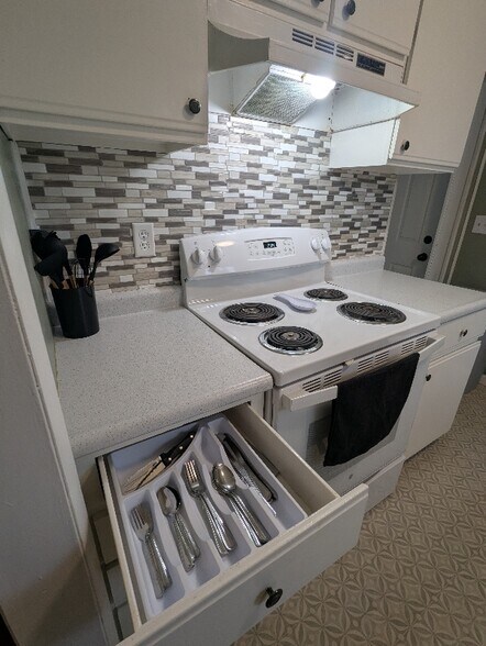 Building Photo - 232 31st St NE