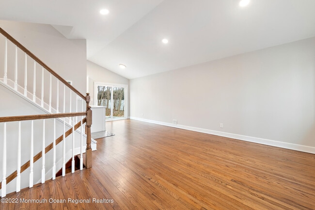 Building Photo - 2 Middlesex Rd