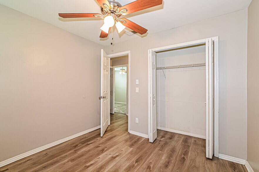 Building Photo - 218 Woodmere Blvd