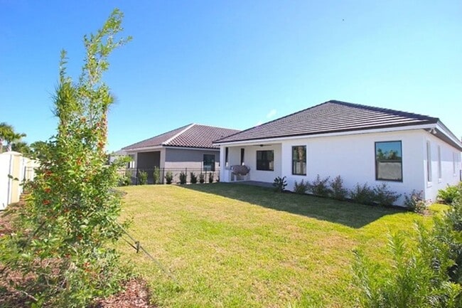 Building Photo - Coastal Living in Marina del Palma?!