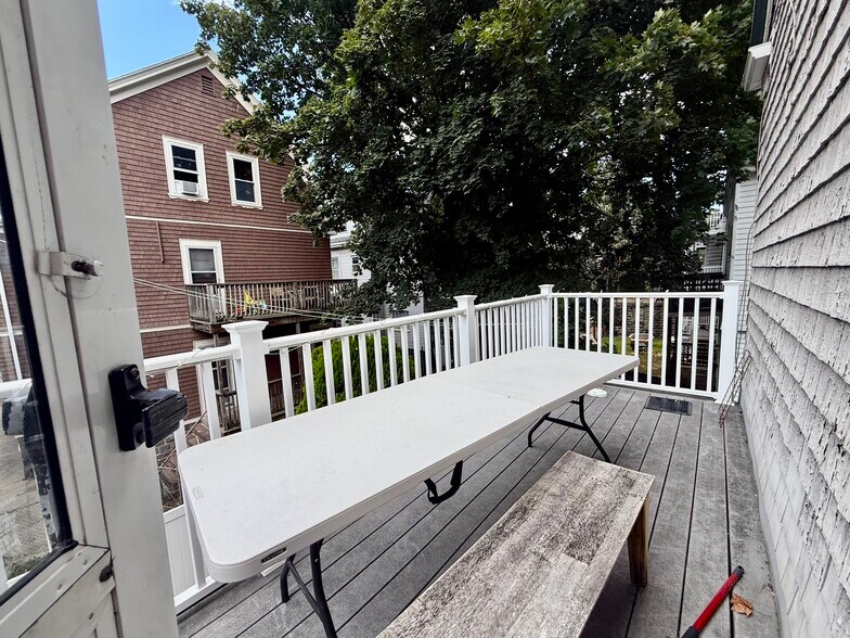 Building Photo - 82 Bromfield Rd