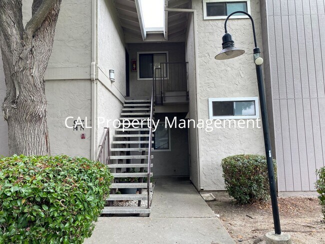 Building Photo - Upper-Level 2 Bed / 2 Bath Condo in Gated North Salinas Community | 932 sq ft