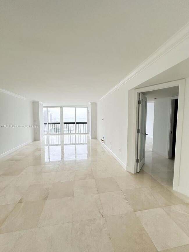 Building Photo - 2333 Brickell Ave