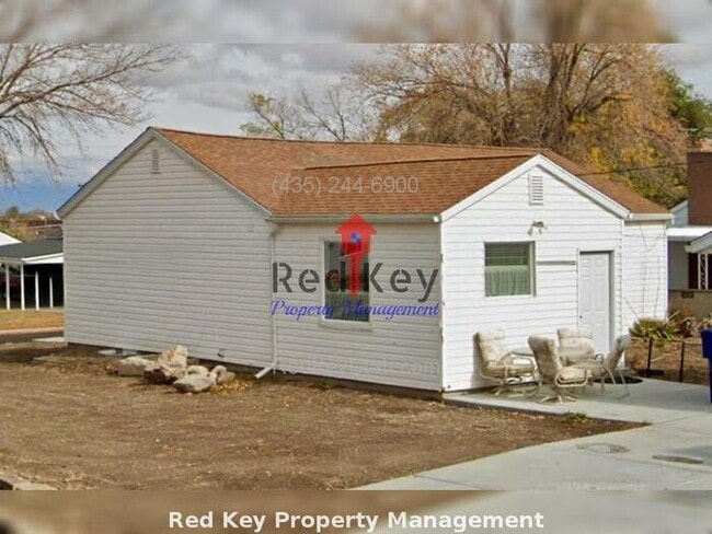 Building Photo - 3150 W Duplex