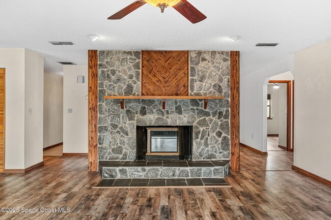 Building Photo - 1387 Gleneagles Ct